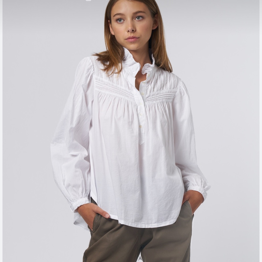 XiRENA White Buttoned Ruffle-Yoke Cotton Blouse